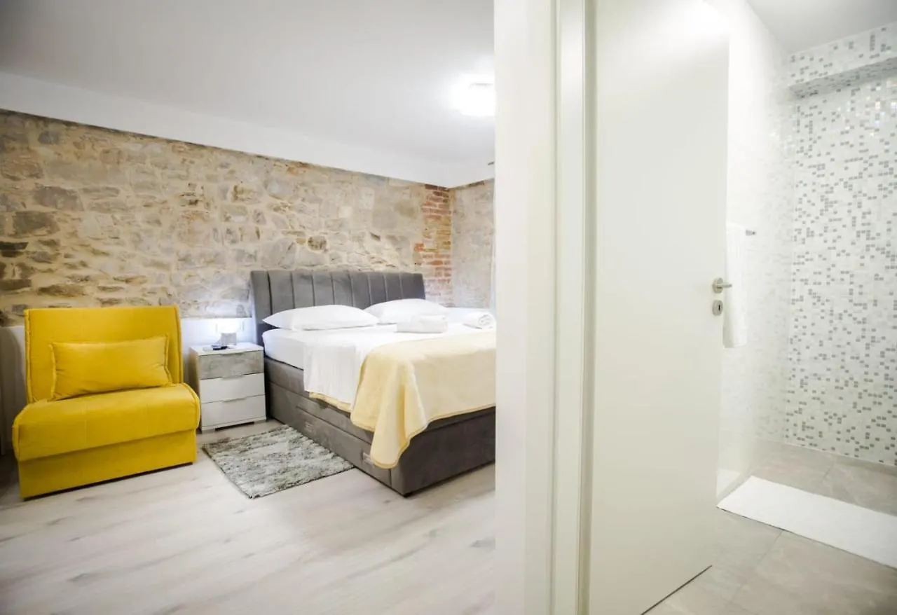 Lions Luxury Rooms Σπλιτ