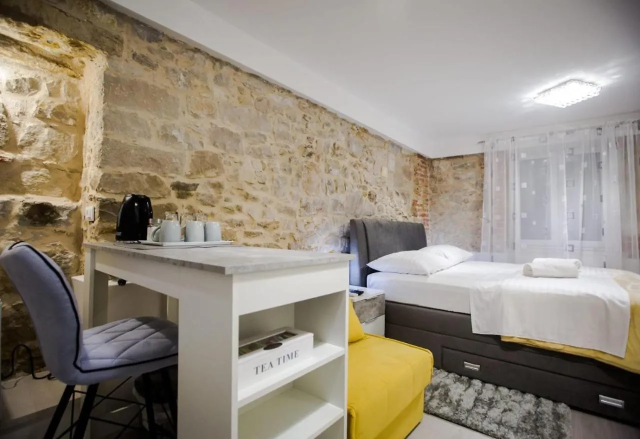 Lions Luxury Rooms Σπλιτ