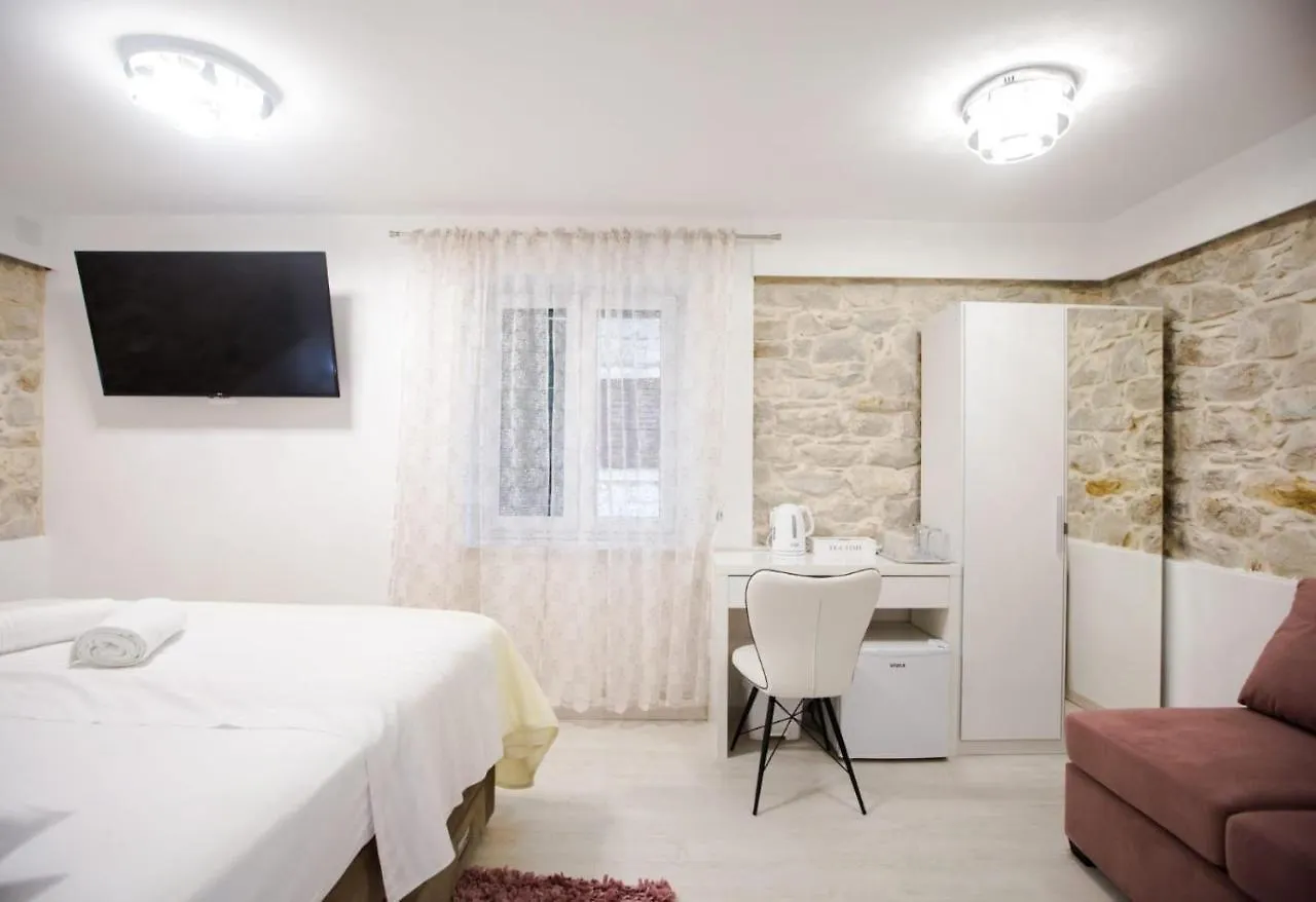 Lions Luxury Rooms Split Pensión